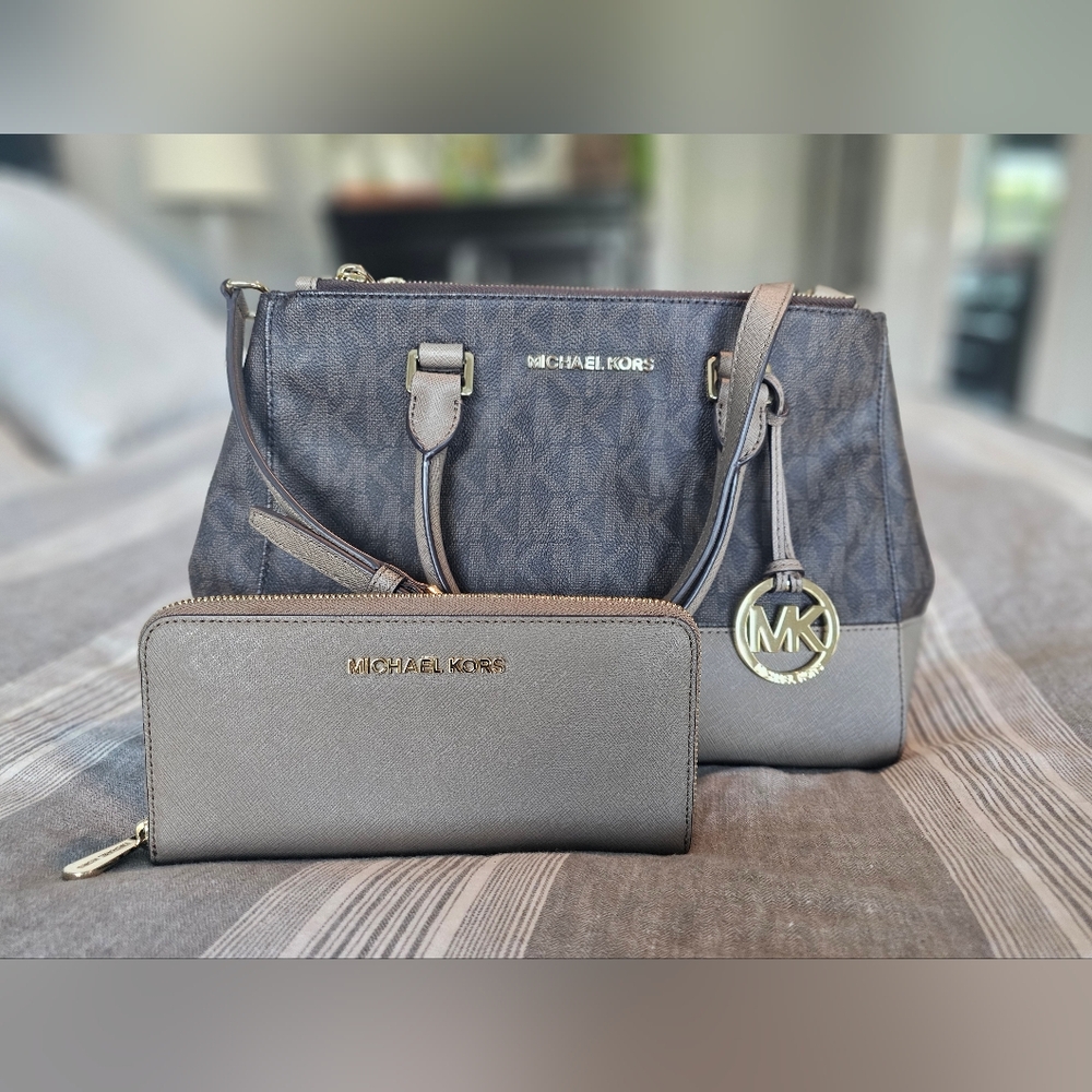 Michael Kors handbag/shoulder bag with matching wallet